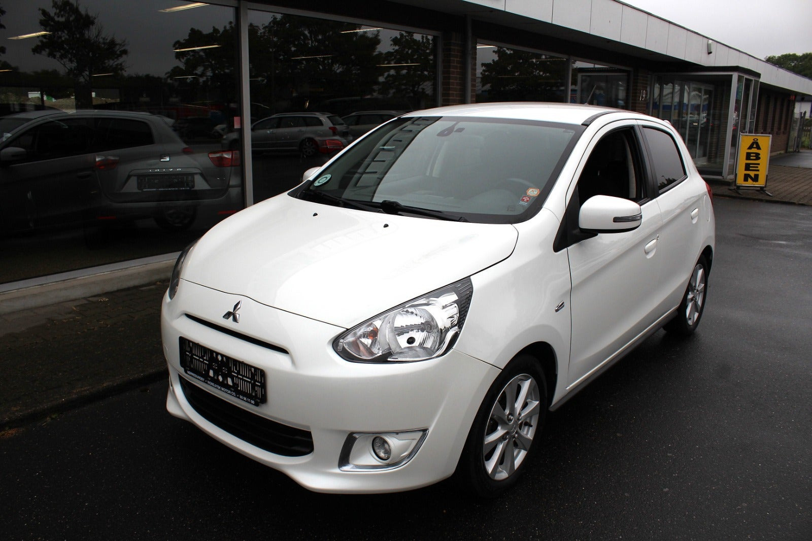 Hvid Mitsubishi Space Star fra 2015
