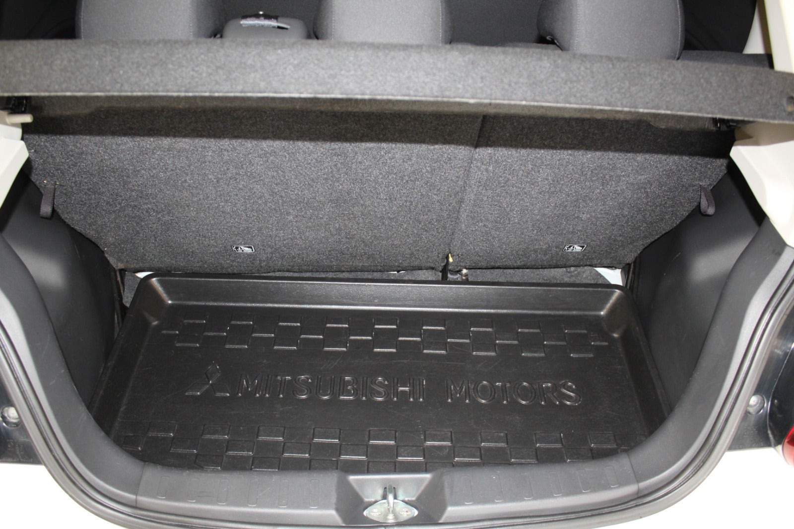 Hvid Mitsubishi Space Star fra 2015