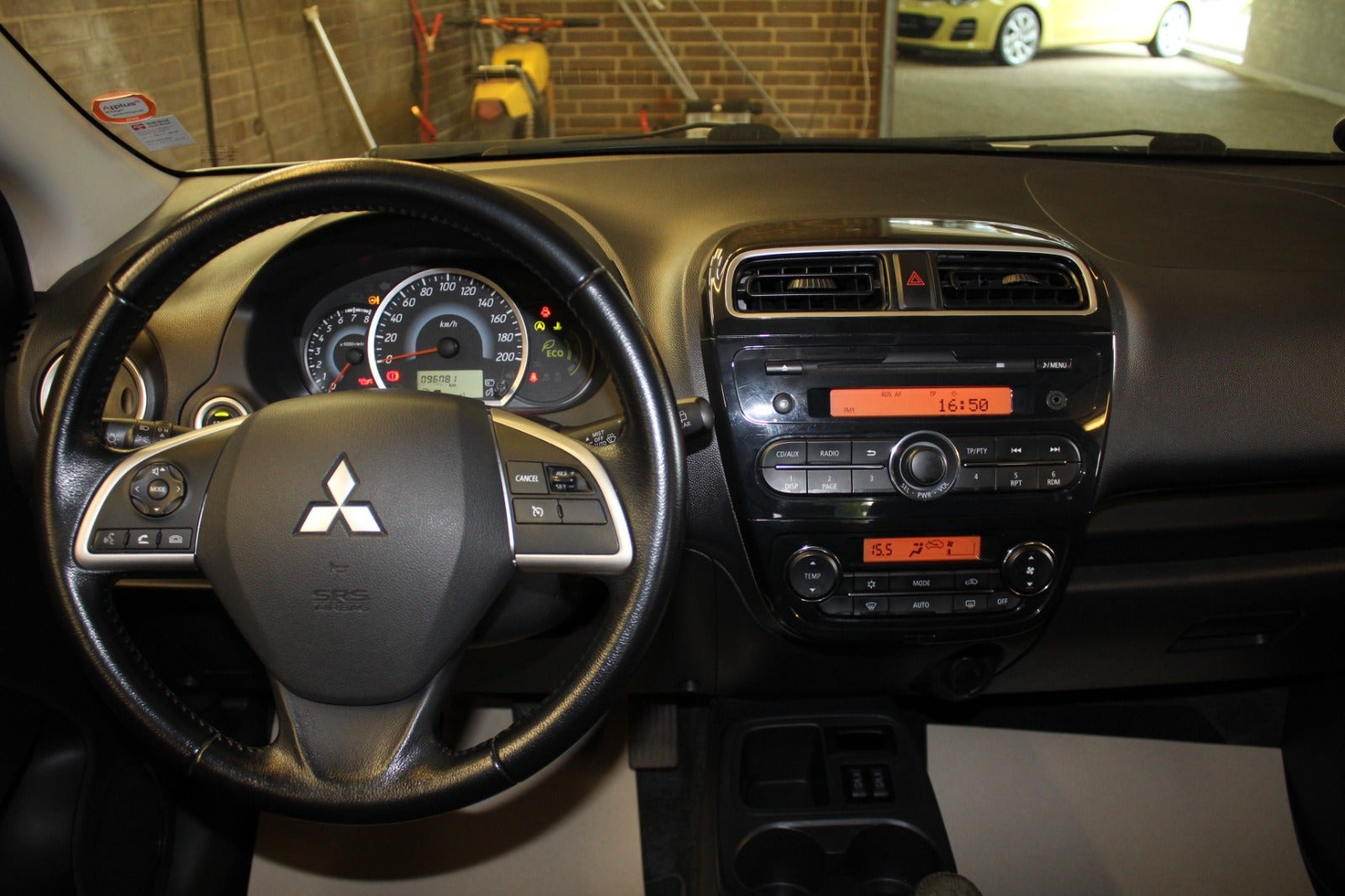 Hvid Mitsubishi Space Star fra 2015
