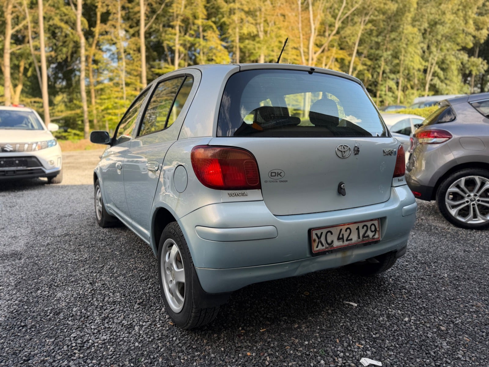 Blå Toyota Yaris fra 2004