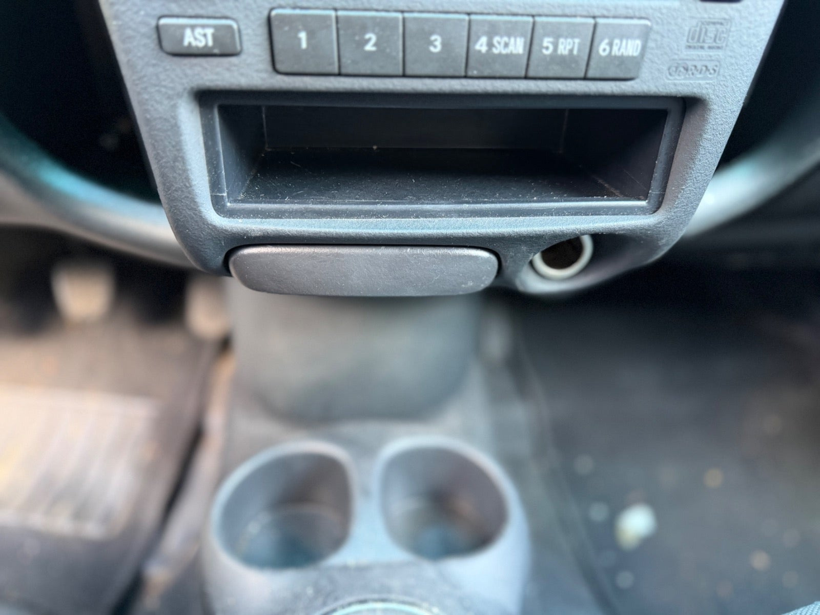 Blå Toyota Yaris fra 2004