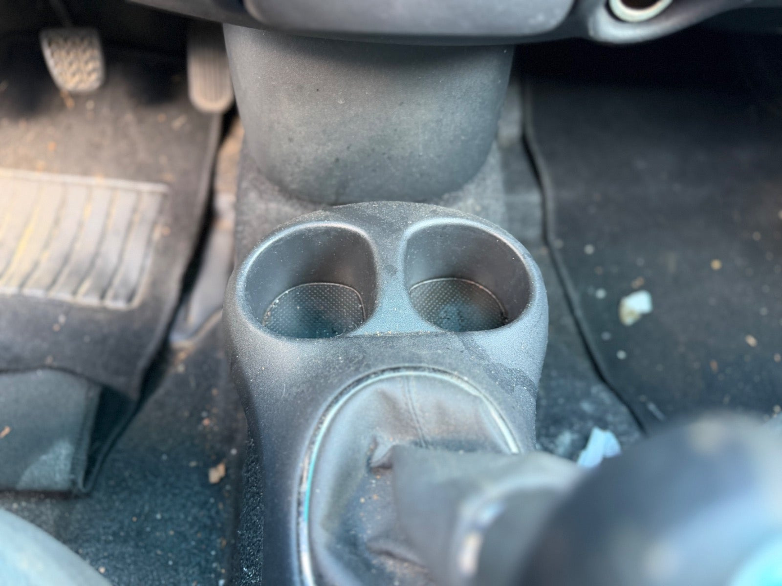 Blå Toyota Yaris fra 2004