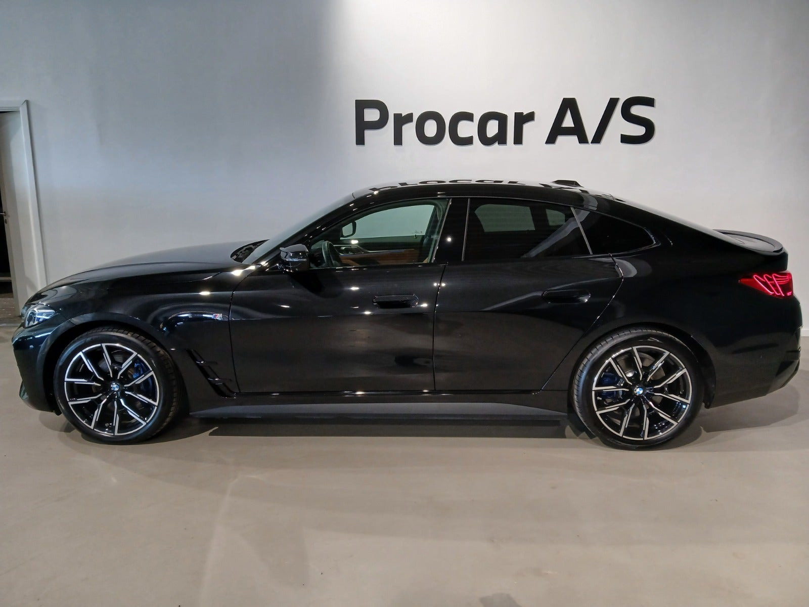 Sort BMW i4 fra 2025