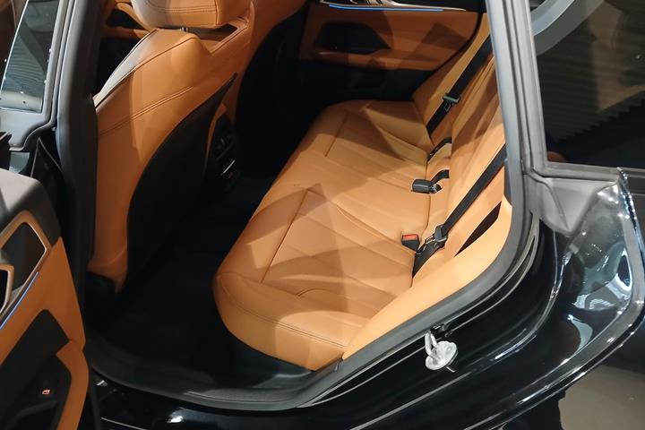 Sort BMW i4 fra 2025