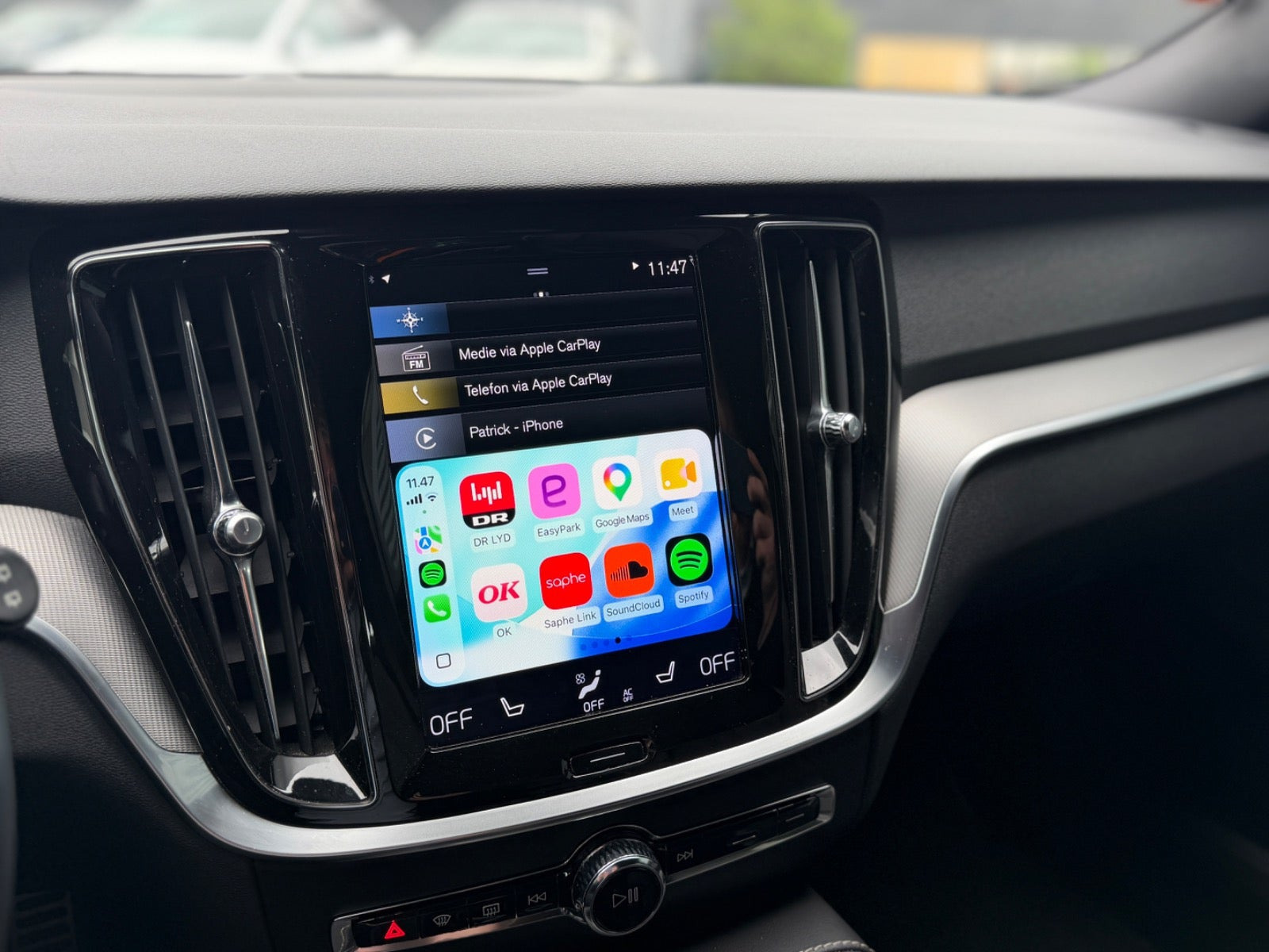 Grå Volvo V60 fra 2022