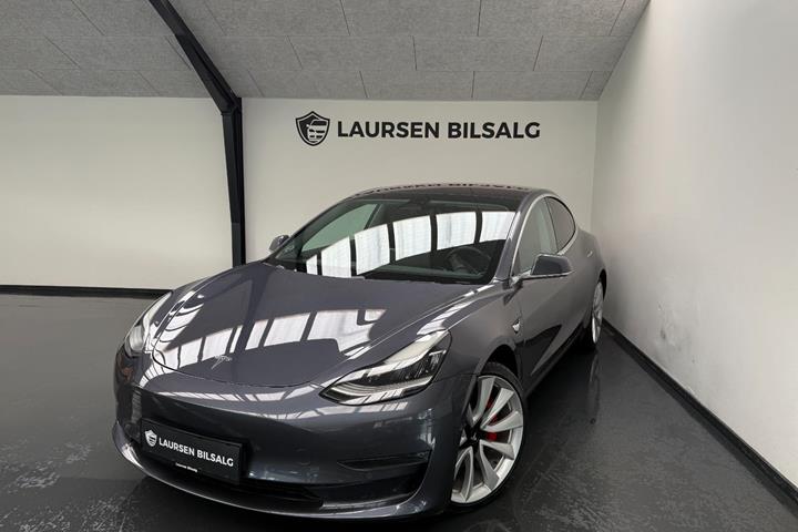 Grå Tesla Model 3 fra 2019