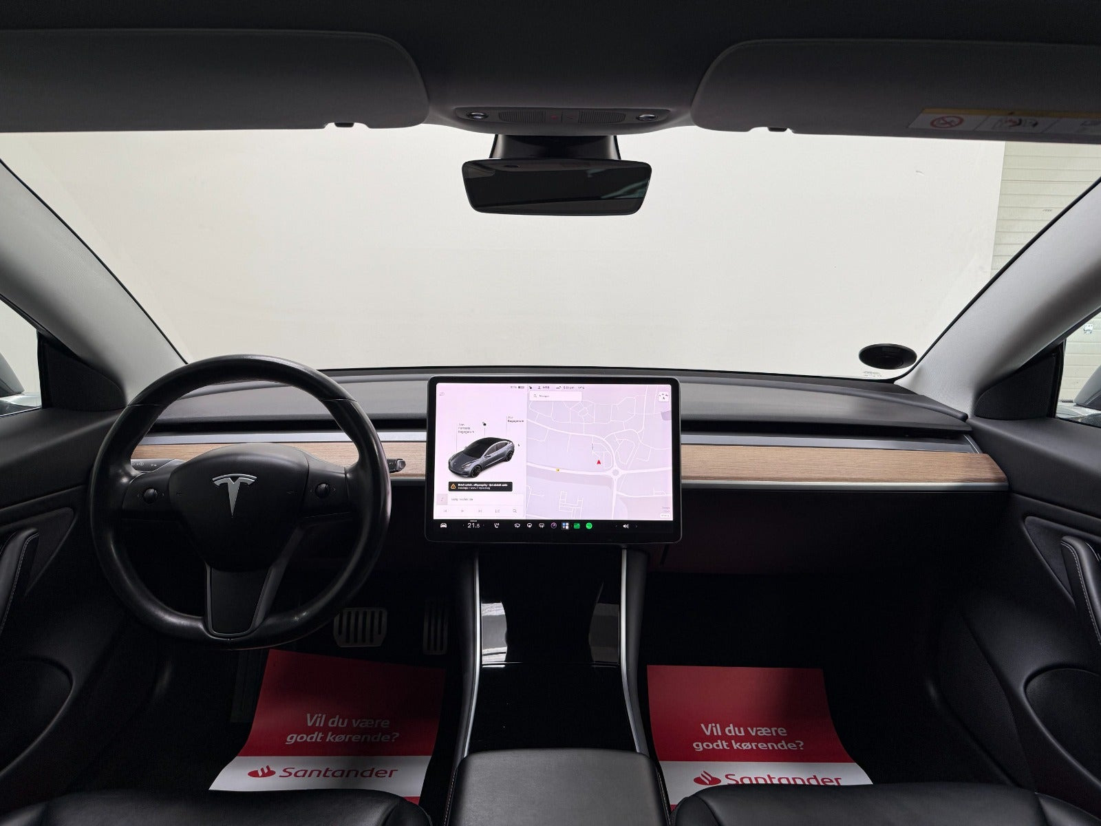 Grå Tesla Model 3 fra 2019