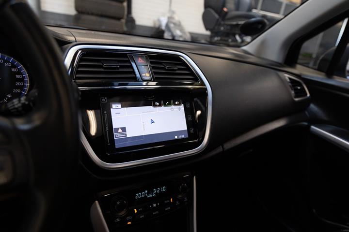 Sølv Suzuki S-Cross fra 2020