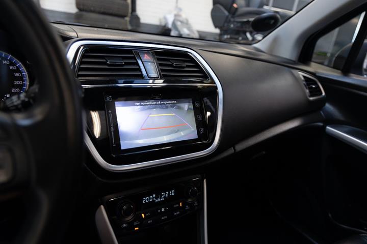 Sølv Suzuki S-Cross fra 2020