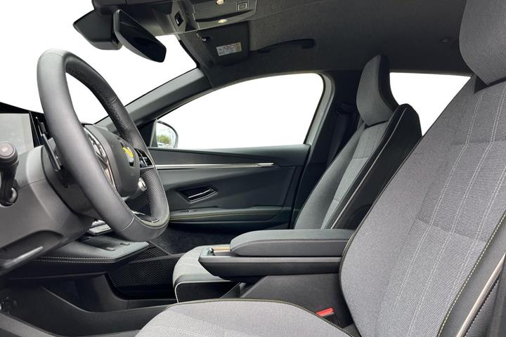 Hvid Renault Megane E-Tech fra 2025
