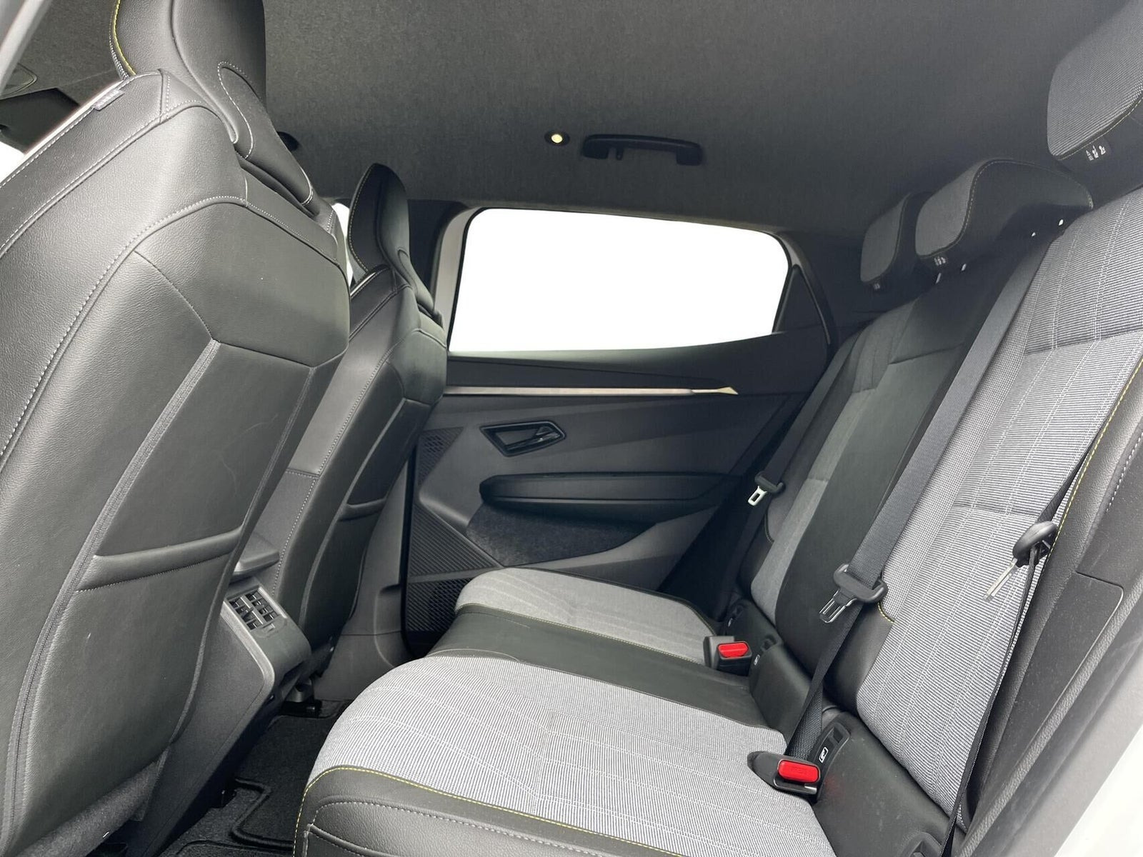 Hvid Renault Megane E-Tech fra 2025