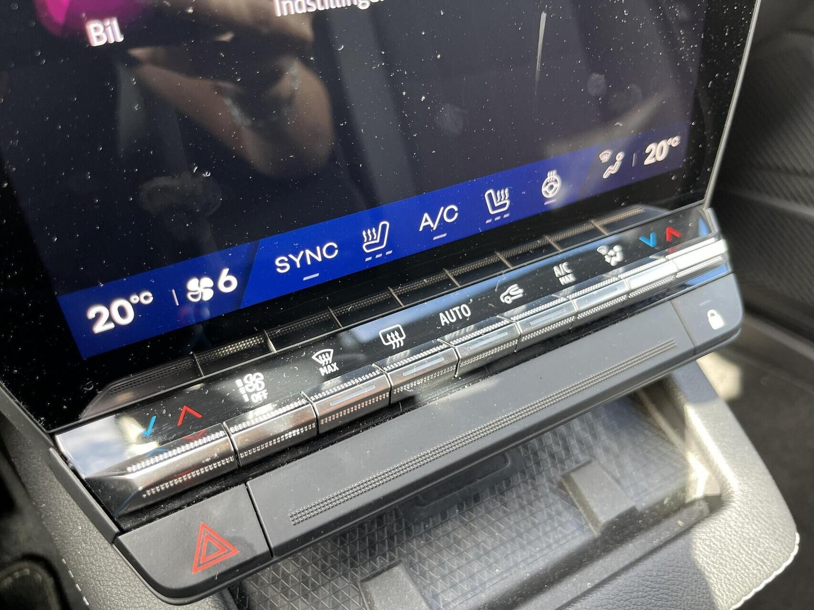 Hvid Renault Megane E-Tech fra 2025