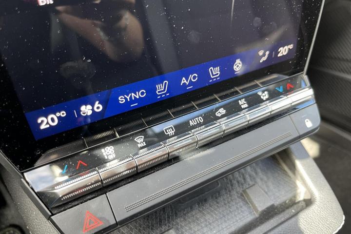 Hvid Renault Megane E-Tech fra 2025