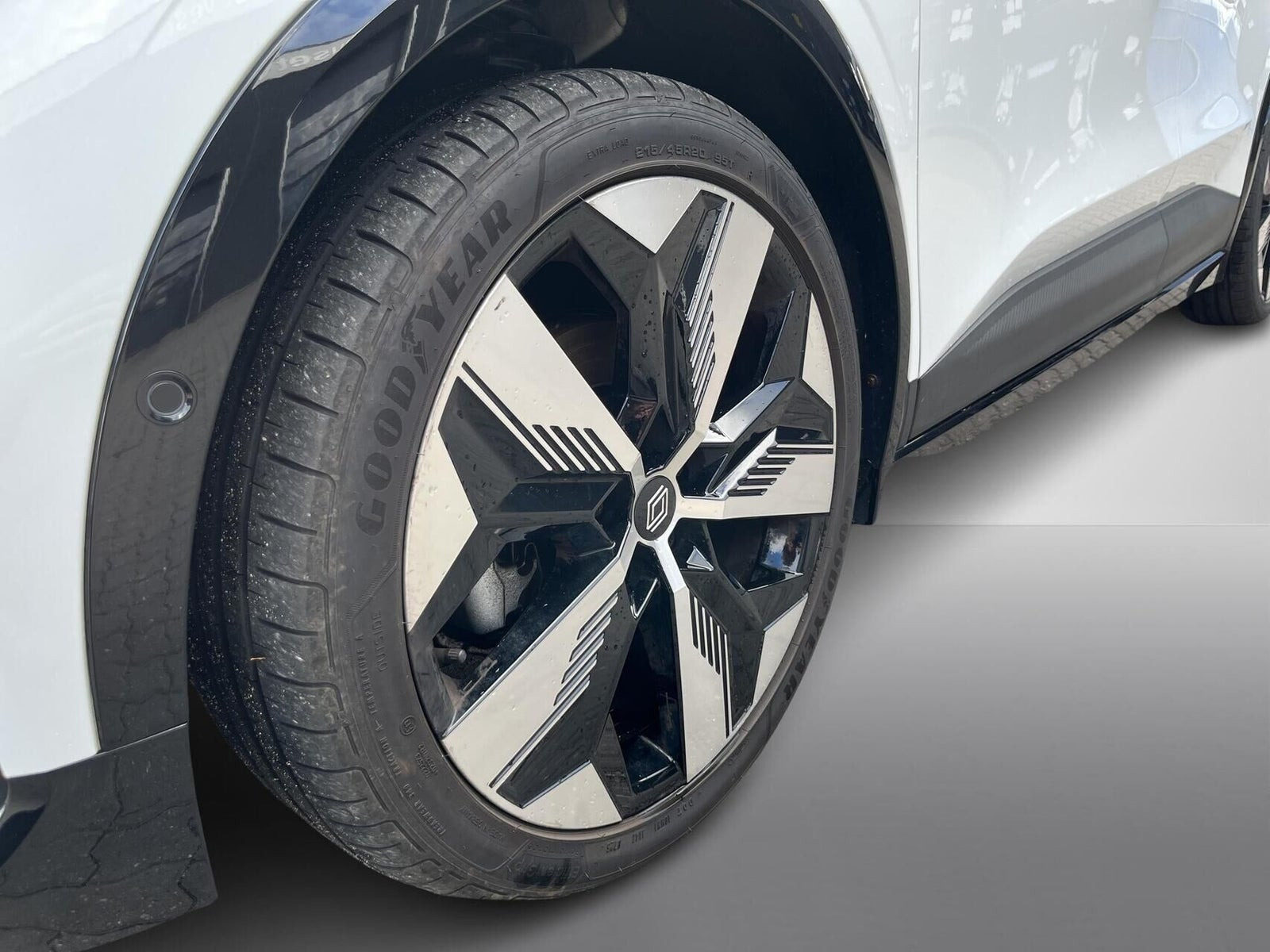 Hvid Renault Megane E-Tech fra 2025