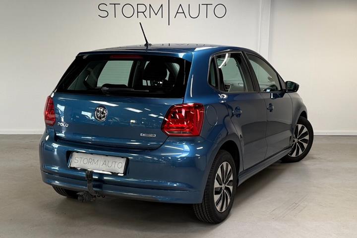 Blå VW Polo fra 2017