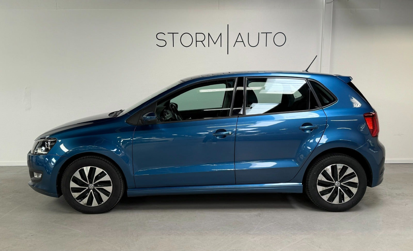 Blå VW Polo fra 2017
