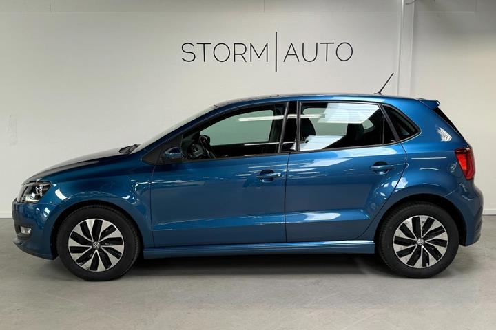 Blå VW Polo fra 2017