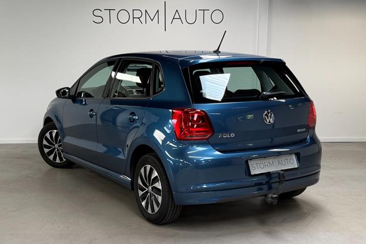 Blå VW Polo fra 2017