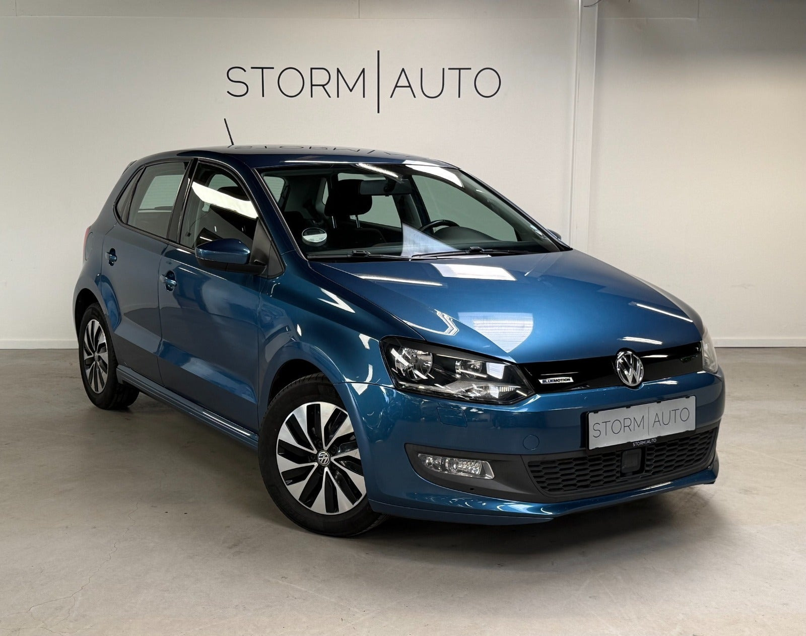 Blå VW Polo fra 2017