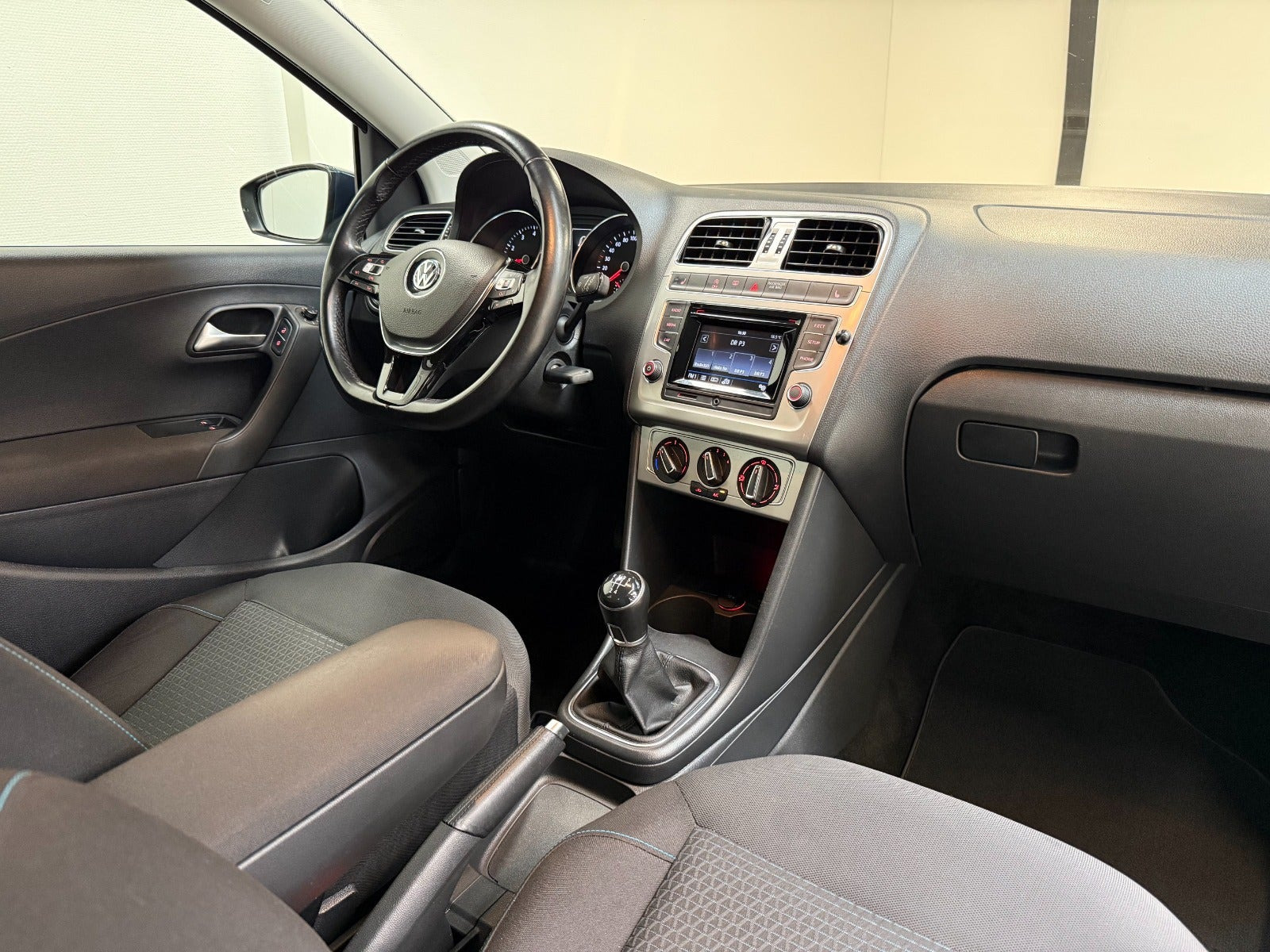 Blå VW Polo fra 2017