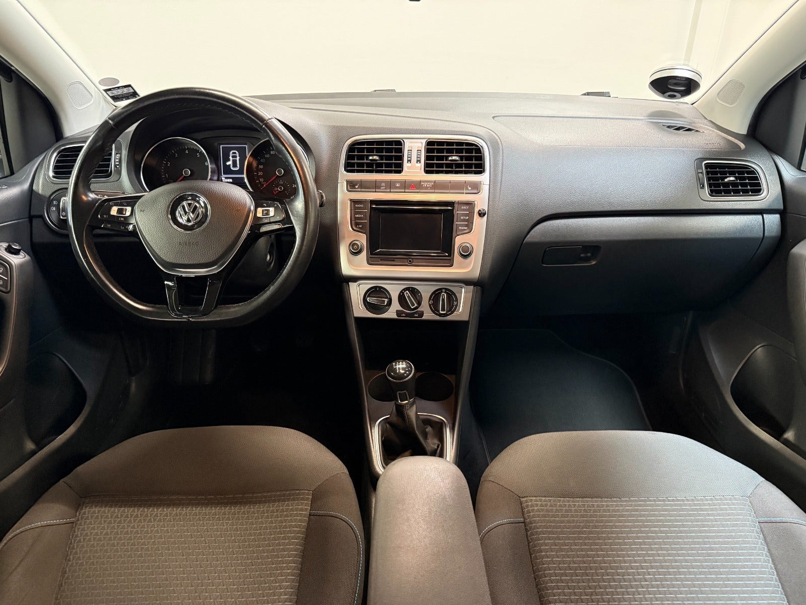 Blå VW Polo fra 2017