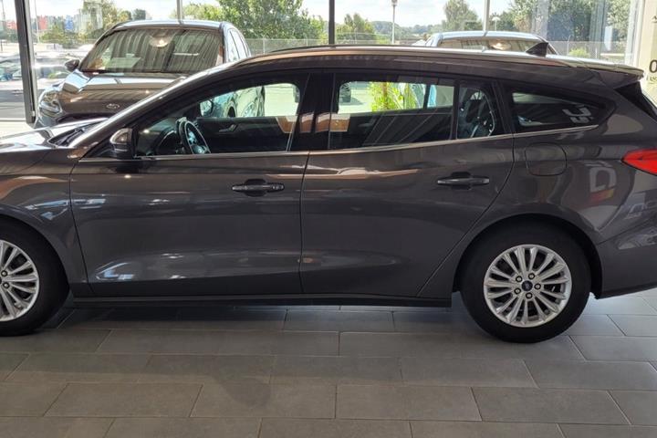 Grå Ford Focus fra 2019