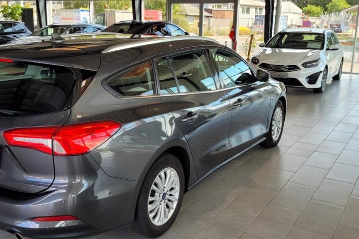 Grå Ford Focus fra 2019