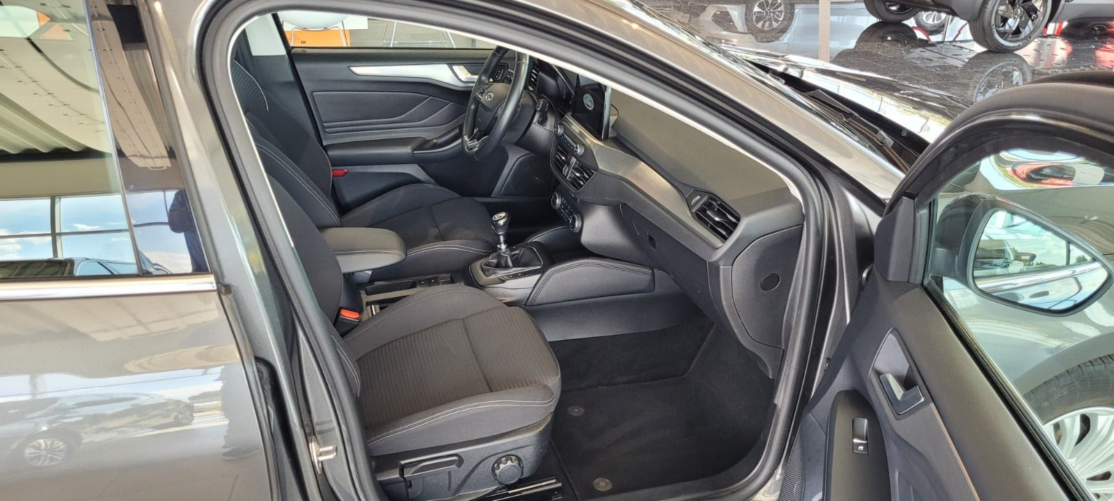 Grå Ford Focus fra 2019