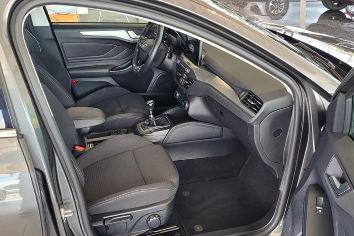 Grå Ford Focus fra 2019