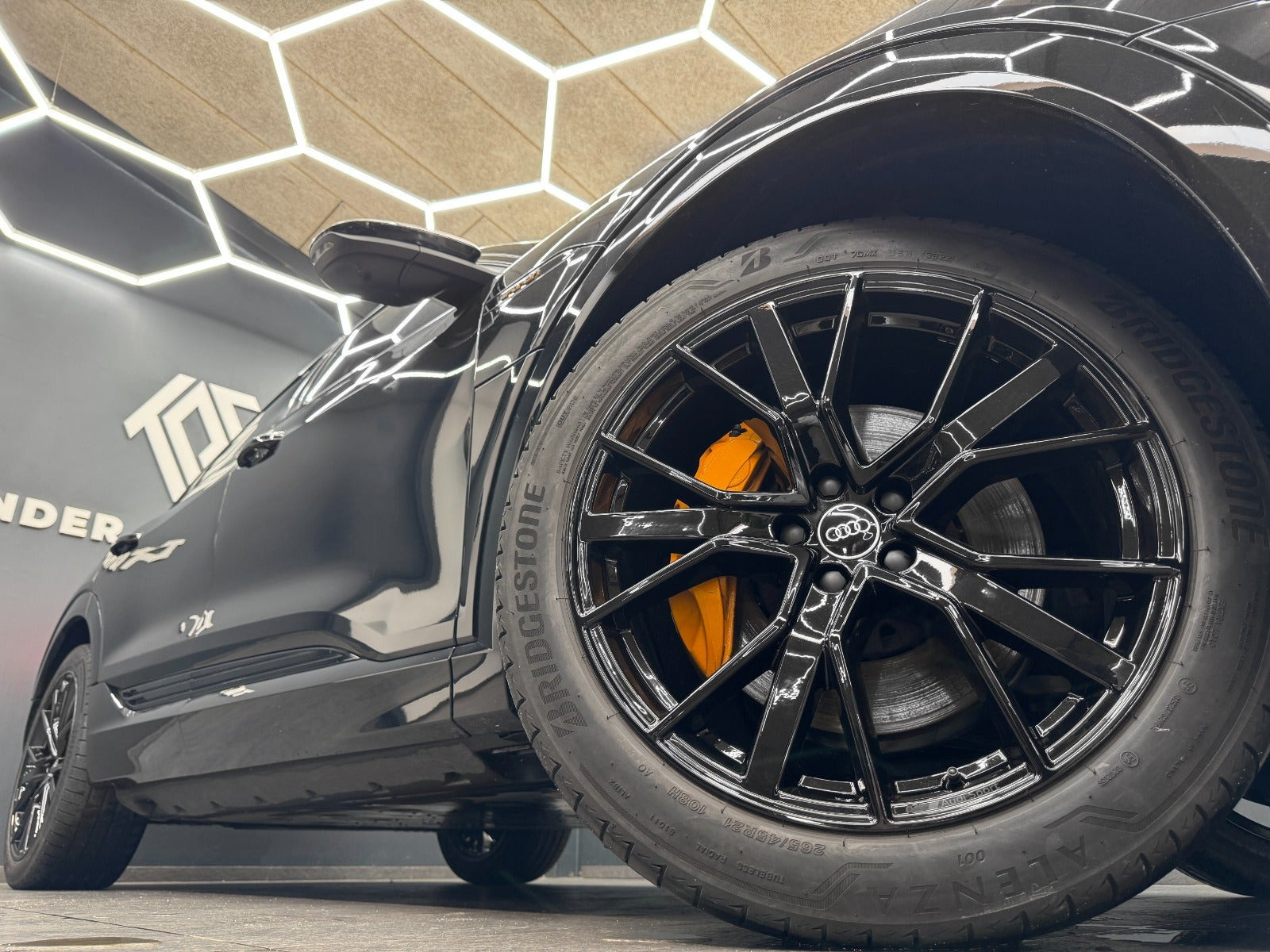 Sort Audi e-tron fra 2023