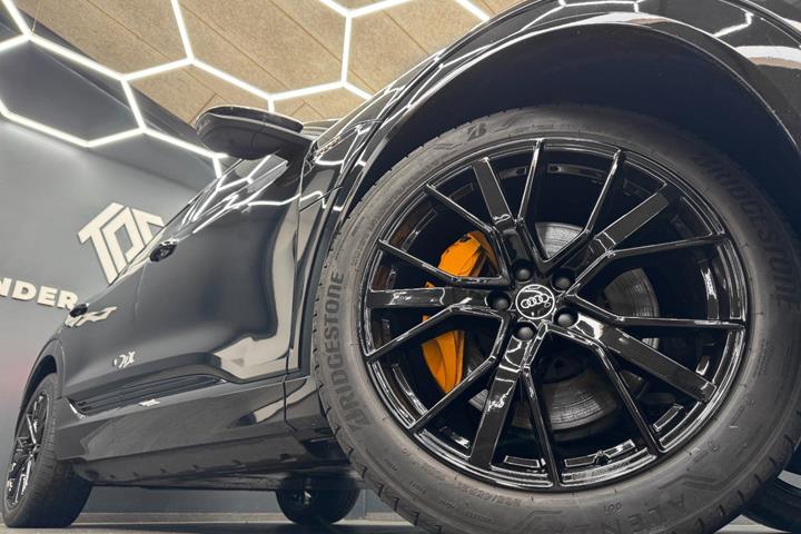Sort Audi e-tron fra 2023