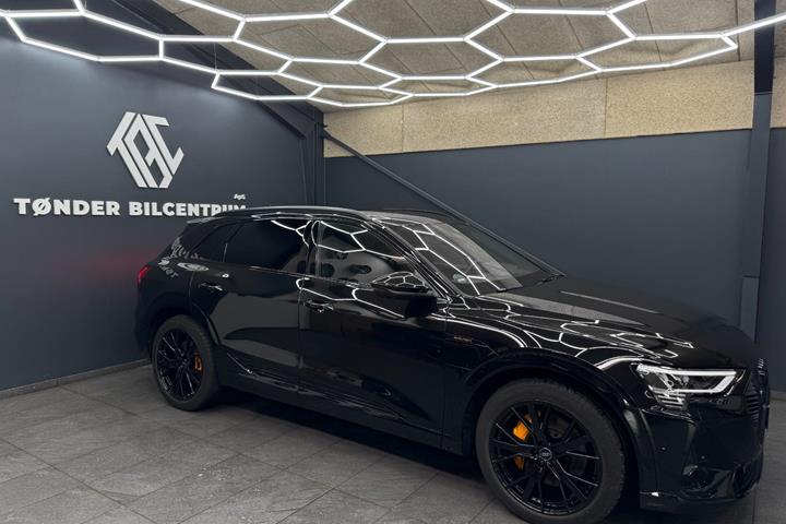 Sort Audi e-tron fra 2023