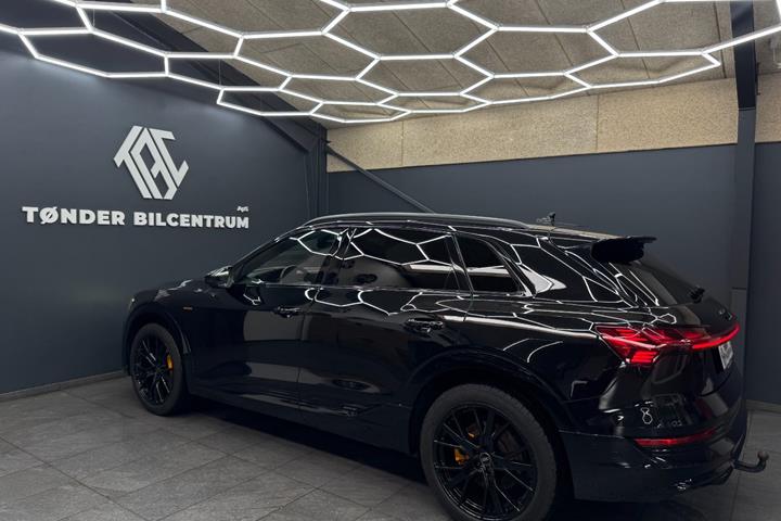 Sort Audi e-tron fra 2023