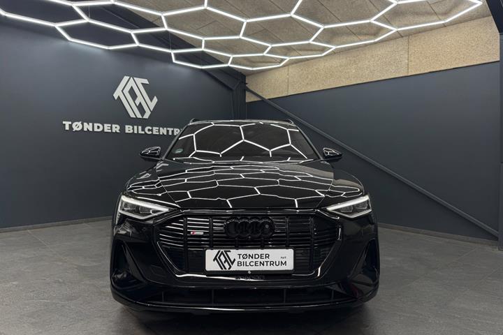 Sort Audi e-tron fra 2023