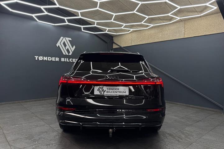 Sort Audi e-tron fra 2023