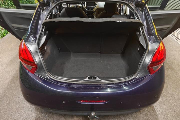 undefined Peugeot 208 fra 2016
