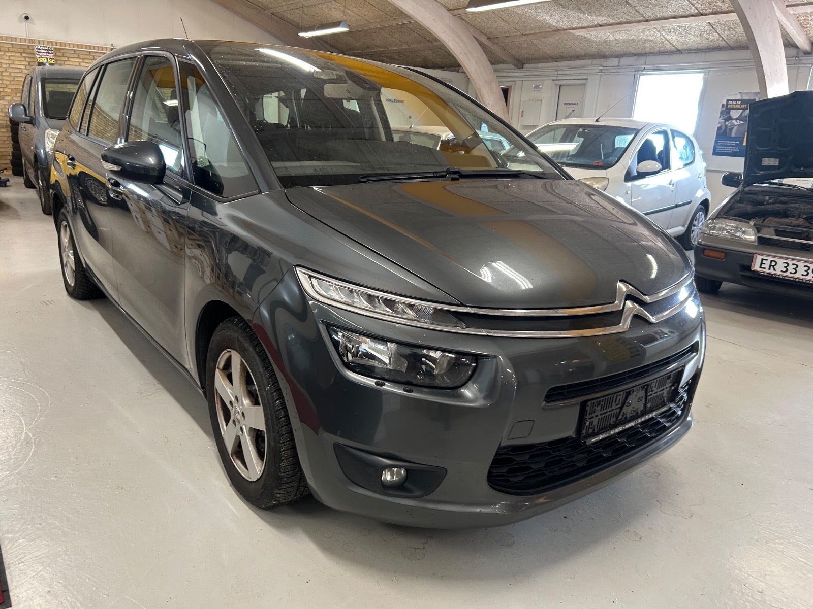 Grå Citroën Grand C4 Picasso fra 2014