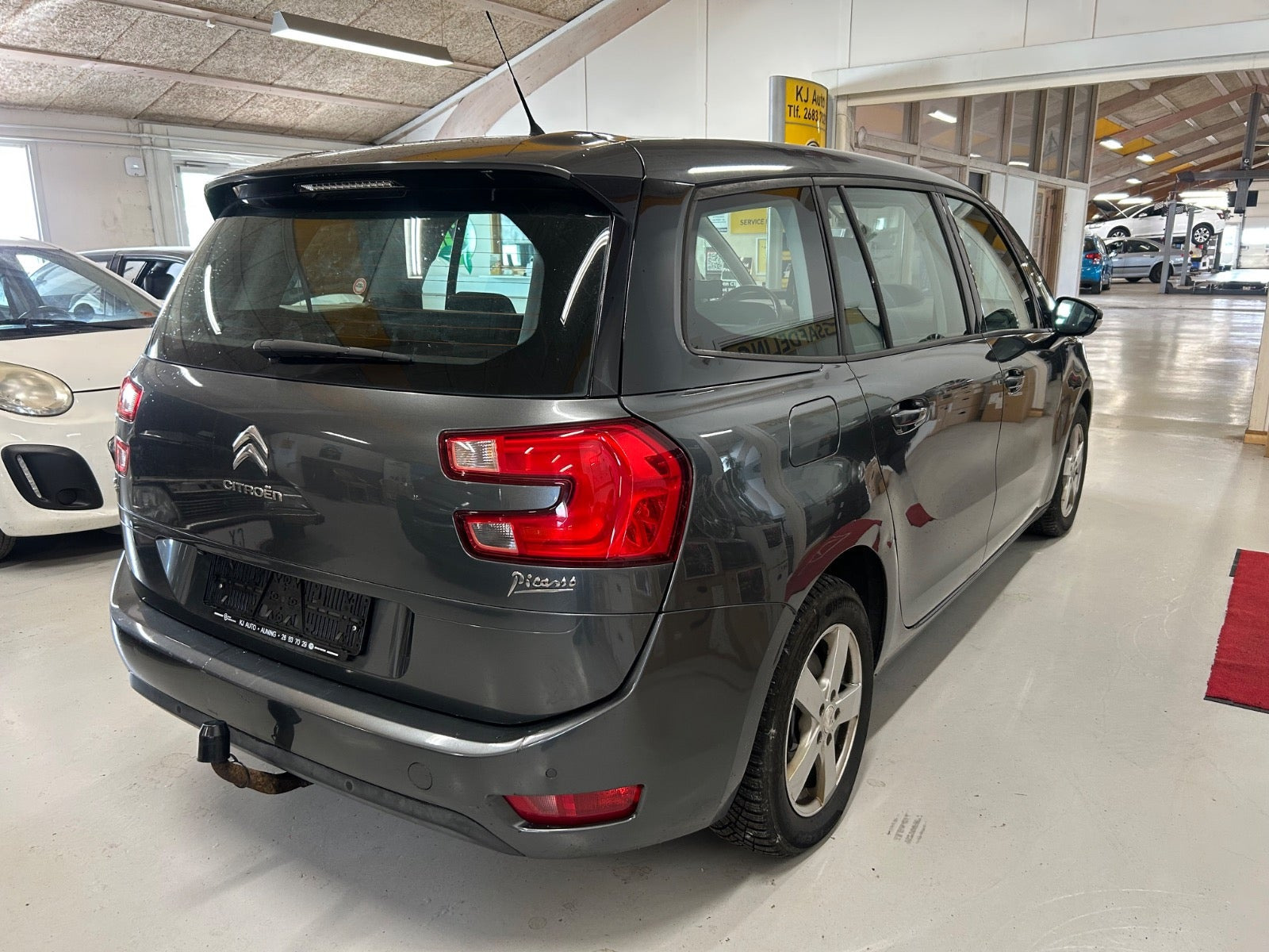 Grå Citroën Grand C4 Picasso fra 2014