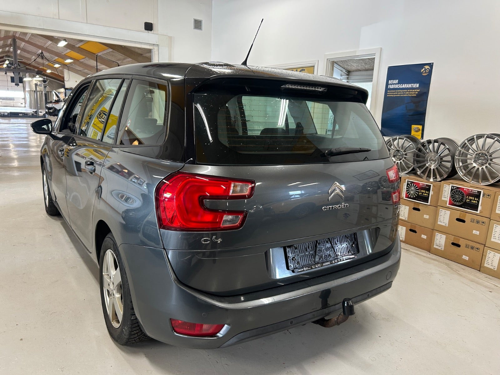 Grå Citroën Grand C4 Picasso fra 2014