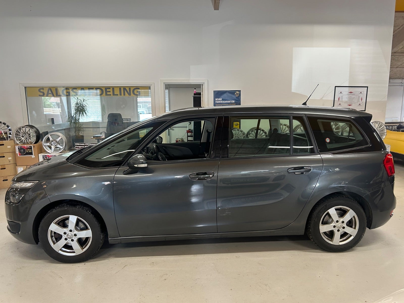 Grå Citroën Grand C4 Picasso fra 2014
