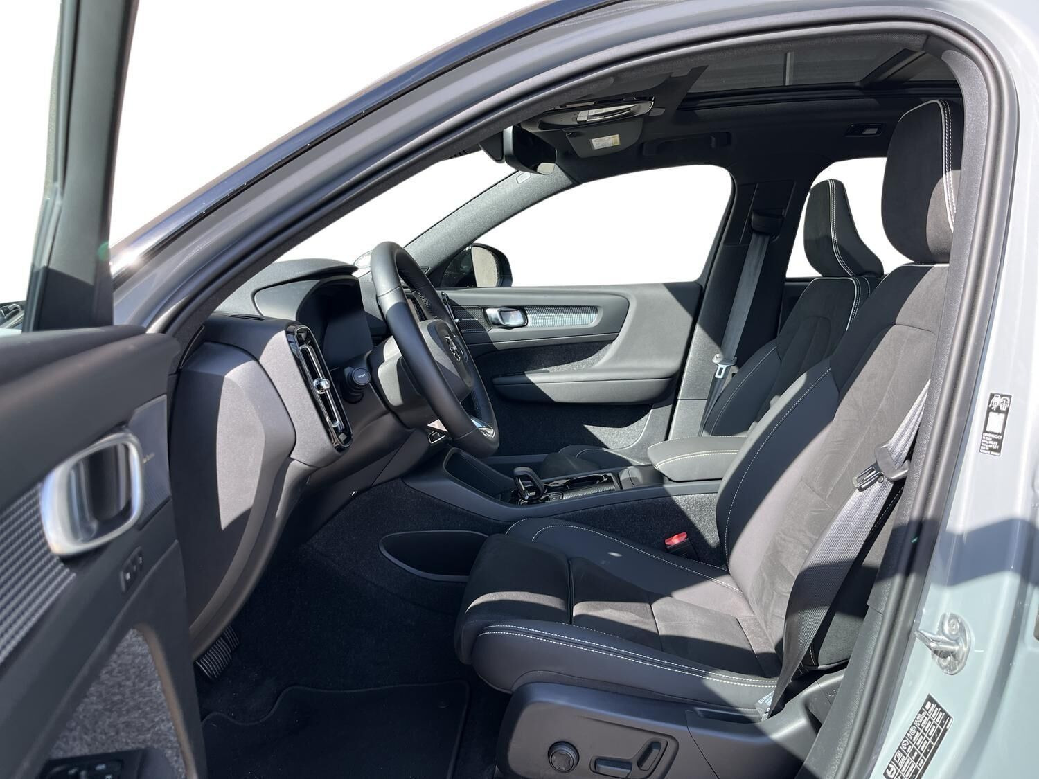 Grå Volvo EX40 fra 2026