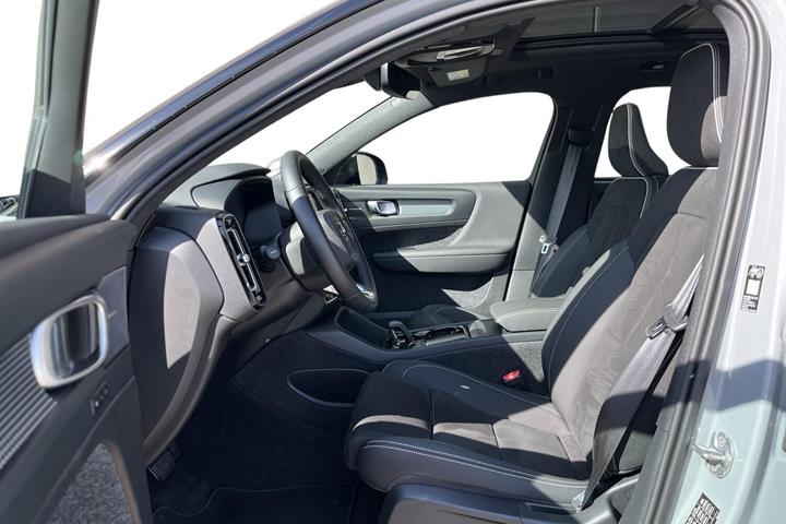 Grå Volvo EX40 fra 2026