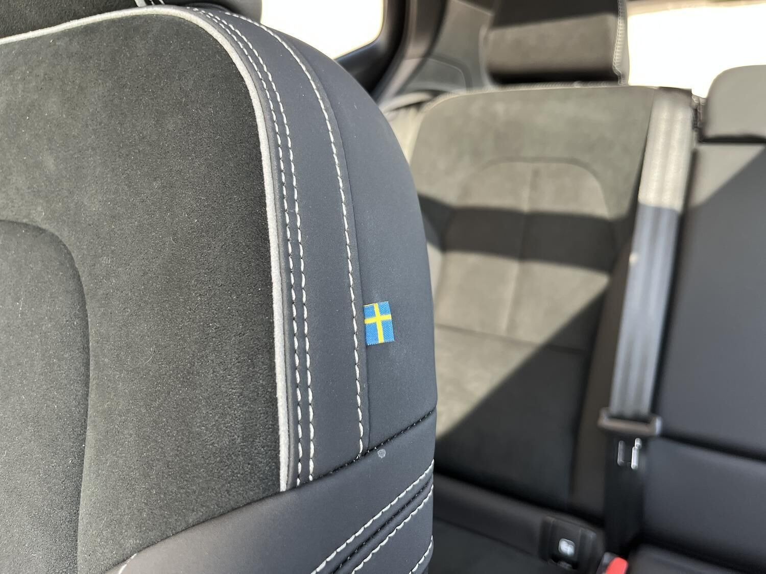 Grå Volvo EX40 fra 2026