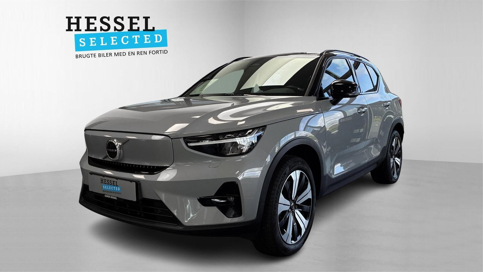 Grå Volvo XC40 fra 2024