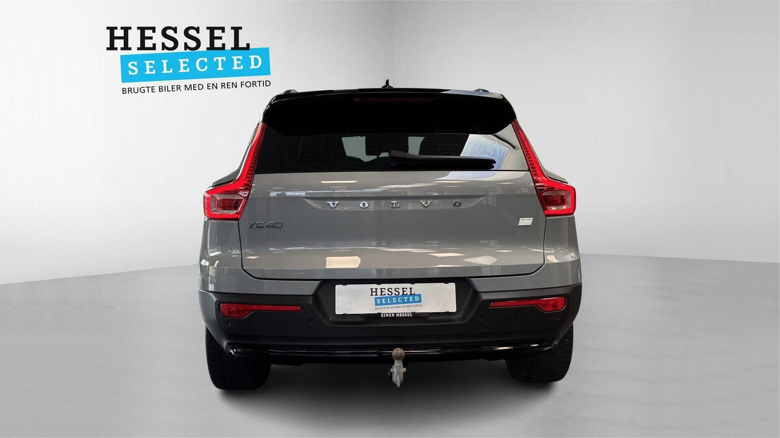 Grå Volvo XC40 fra 2024