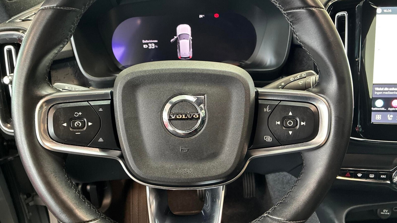 Grå Volvo XC40 fra 2024