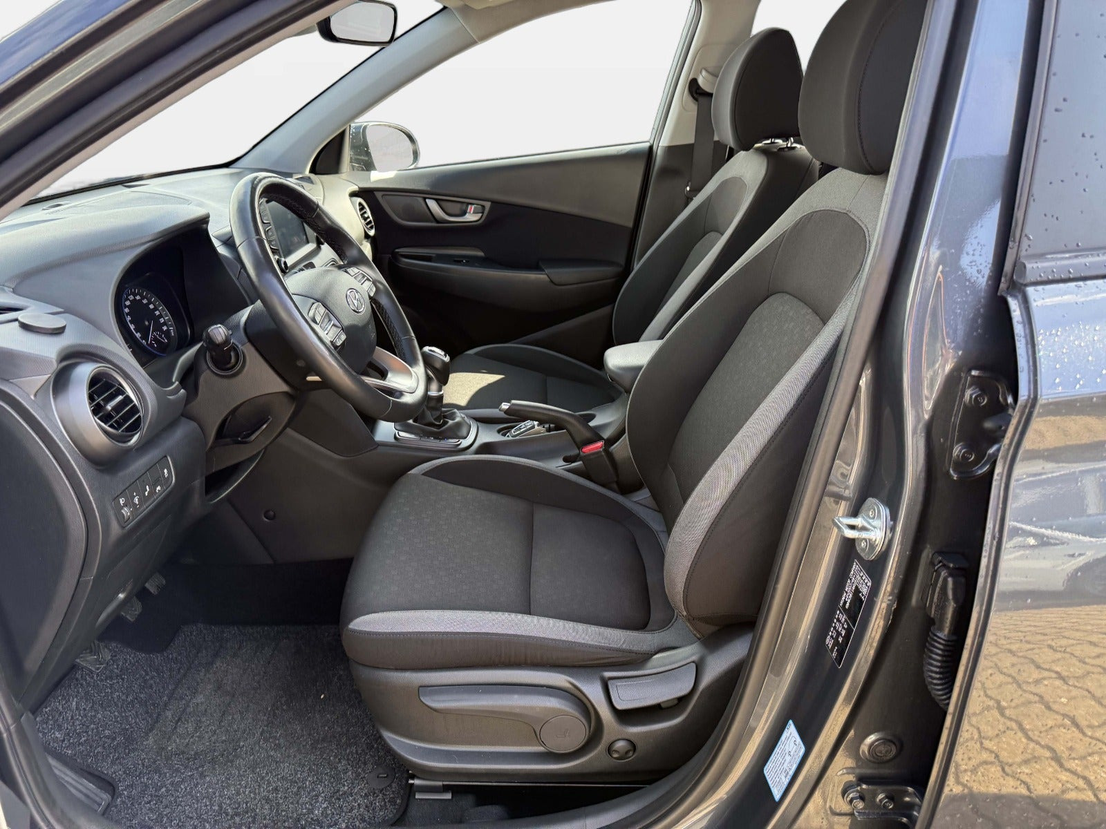 Grå Hyundai Kona fra 2019