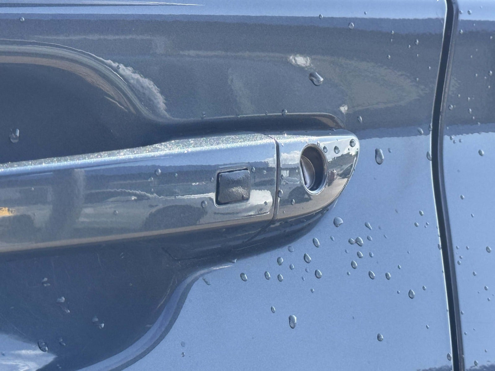 Grå Hyundai Kona fra 2019
