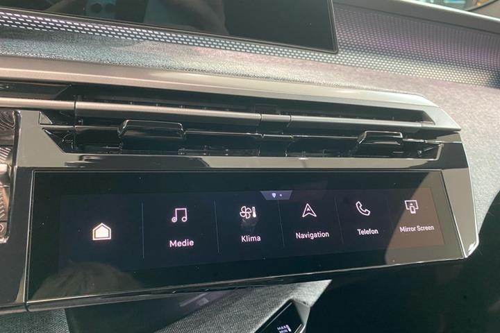 Hvid Peugeot e-5008 fra 2025