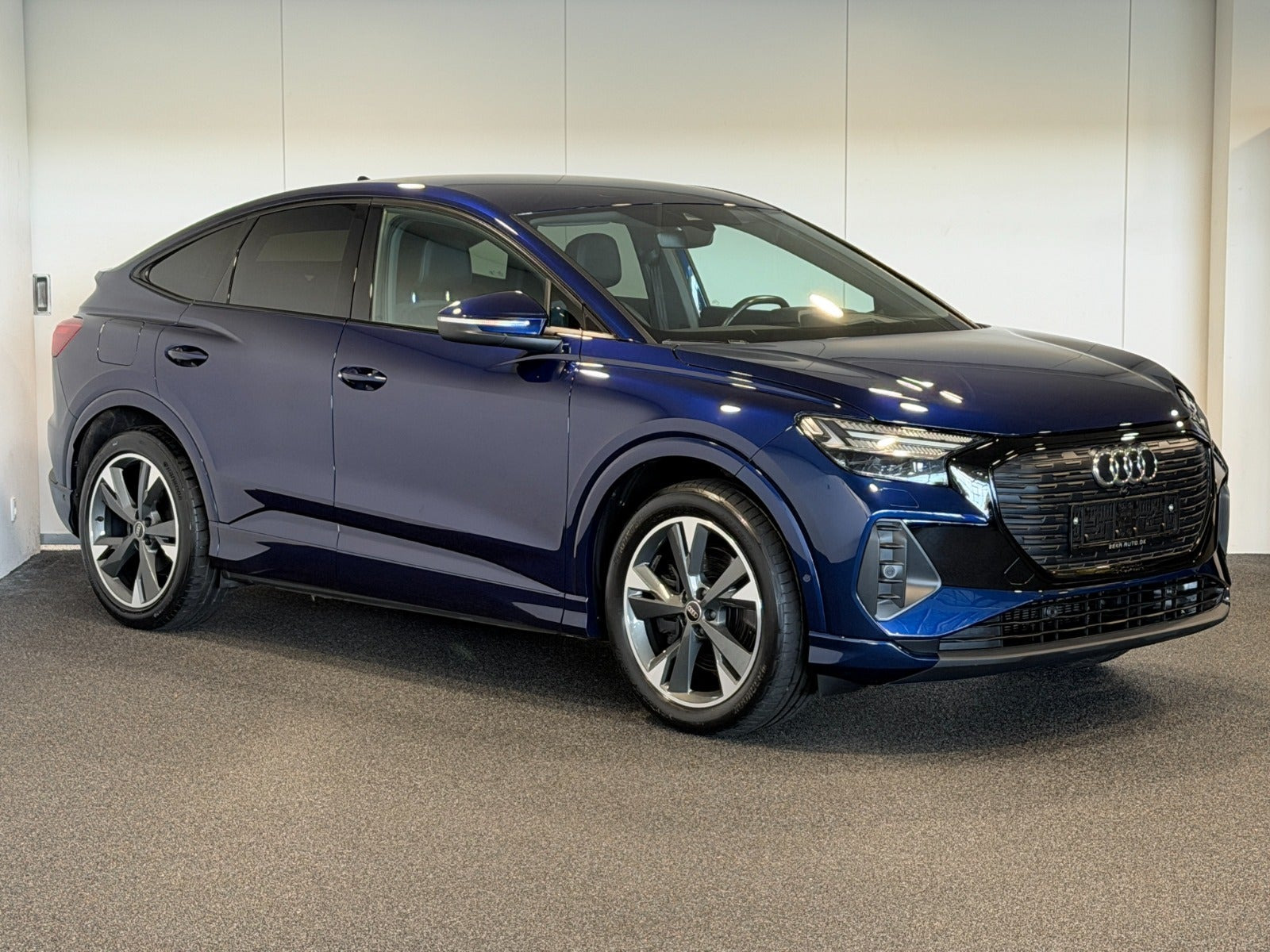 Blå Audi Q4 e-tron fra 2022